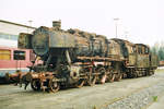10.Oktober 2005, im ehemaligen Bw Lichtenfels stand Lok 50 904 mit dem Kabinentender der 52 945.
