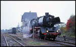 Im Rahmen der Plandampftage rund um Limburg und das Lahntal hat hier 503501 mit dem RB aus Limburg am 3.10.2002 um 17.55 Uhr auf der KBS 629 den Endbahnhof Siershahn erreicht und setzt um.