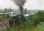 TG 50 3708-0 e.V. mit dem DPE 90147 aus Blankenburg, am 13.09.2014 beim Kreuzungshalt in Freyburg (U) Bbf.