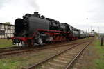 50 380, mit dem Meininger Sonderzug unterwegs im Auftrag der Nostalgiereisen Bebra e.V., am Nachmittag des 07.10.2017, kurz nach Erreichen ihres Zielortes, im historischen Bw Arnstadt.