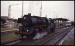503606 setzt am 10.4.1994 im Bahnhof Oebisfelde um 16.00 Uhr vor den Personenzug nach Salzwedel.