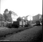 Mai 1965: Die 50er hat den Personenzug von Brgge nach Ldenscheid gebracht und steht nun vor dem Prellbock, um im Kopfbahnhof Ldenscheid umzusetzen