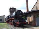 50 3682 kurz vor der Drehscheibe im BW Salzwedel ( 24.06.07 )
Im Hintergrund der Wasserturm