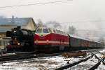 Kurz vor der Abfahrt des Chemnitzer Zuges, der mit 50 3648 bespannt war, konnten beide Zge nebeneinander im Bahnhof Schlettau auf den Chip bebannt werden. Datum: 21.12.2008