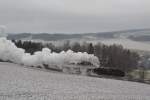 Am 12.12.09 wurde 50 3616 vom VSE Schwarzenberg das erste mal nach ihren Triebwerksachaden vor einem Sonderzug eingesetzt. Hier ist sie nahe Schwarzbach unterwegs. Die Lok hatte auf der vereisten Strecke ganz schn zu kmpfen!