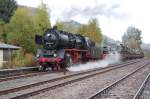 50 3616-5 mit dem Militr-Zug von Schwarzenberg nach Markersbach, hier bei der Einfahrt in den Bahnhof Grnstdtel, 16.10.2010.