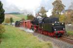 50 3610-8 mit dem Milittr-Zug von Annaberg-Buchholz Sd nach Schwarzenberg, hier in der Ortschaft Sehma, 16.10.2010.