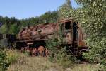 Der Torso von 50 3693 am 16.09.2012 im Bw Falkenberg Oberer Bahnhof. Das Gelnde dient nur zur Aufbewahrung von Fahrzeugen und ist nur an wenigen Tagen im Jahr zugnglich.

