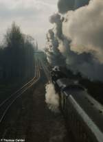 Ein stimmungsvoller Nachschuss auf 50 3648, welche am 11.12.05 mit ihrem Sonderzug Richtung Erzgebirge zur sogenannten  Lichtlfahrt  unterwegs ist.