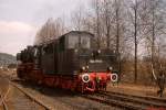 050 761-6 rangiert im Bw Stolberg anlässlich des Dampflok-Abschiedes im April 1976. Wie viele andere DB-50er war sie mit einem Kabinentender versehen worden.