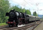 Dampfspektakel Trier: Mit dem DPE 61966 Trier-Wittlich durchfährt 52 1360-8 am 01.05.2018 den Bahnhof Ehrang
