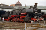 Aufgestellt mit anderen Loks steht die KDL 1 52 3548 am 15.04.1989 vor dem Lokschuppen des BEM Nördlingen.
