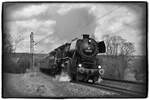 Die ehemalige Kriegslok 52 7409 (WLF - Wiener Lokomotivfabrik Floridsdorf, Baujahr: 1943, Fabriknummer: 16862) stampfte am 01.03.2026 mit Volldampf und dem Sonderzug DZ 93512 Darmstadt-Kranichstein - Wertheim die Steigung bei Reichenberg/Unterfranken herauf. 