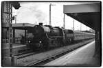 Dampf um W�rzburg: Am 09.05.2026 veranstaltete die Firma GleisGl�ck eine Dampfzugfahrt von W�rzburg durch's fr�nkische Saaletal nach Bad Kissingen und zur�ck. Das Bild zeigt die ehemalige Kriegslok 52 7409 (DGEG) bei der Bereitstellung des Sonderzuges im Hauptbahnhof der Residenzstadt.
