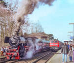 Die IGE veranstaltete am 31.3.01 in Hersbruck rechts der Pegnitz ein Bahnhofsfest, bei dem sich mehrere Dampfloks trafen.