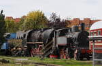 Unverkennbar eine 52 mit Wannentender welche sich auf dem Freigel�nde des Muzeums Kolejnictwa na Śląsku (Eisenbahnmuseum Jaworzyna Śląska)befindet.Leider merkte sich der Fotograf die Typenbezeichnung des Dreifachkupplers nicht, welcher davor steht.