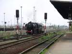 52-1360 mit einem E30-Eilzugwagen im Halberstdter Hauptbahnhof.

Halberstadt 30.04.2005