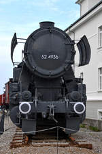 Die 1943 gebaute Dampflokomotive 52 4936 war nach dem 2. Weltkrieg als 33-110 bei der jugoslawischen Staatsbahn im Einsatz und ist jetzt im Park der Militärgeschichte in Pivka zu sehen. (August 2019)
