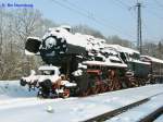 52 8087 wartet in Neuoffingen auf bessere Zeiten. Fotografiert am 29.12.2005.