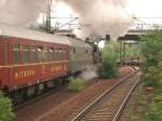 52 8177-9 der Dampflokfreunde Berlin verlt den Potsdamer Hbf mit dem Sonderzug nach Aschersleben.