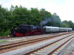 52 8154-8 tritt am Nachmittag des 21.05.2009 mit ihrem Sonderzug die Heimreise nach Leipzig an. Hier die Ausfahrt aus dem Bahnhof Schwarzenberg, bis Neumark ging es mit Tender voran.