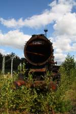 52 8009 der Loksammlung Falz, steht ohne Rauchkammertr im ehemaligen BW Falkenberg oberer Bahnhof. (12.09.09)