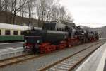 52 8047 und 52 8079 machen sich am 06.12.09 auf dem Weg zum restaurieren ins Eisenbahnmuseum Schwarzenberg.