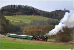 52 8134 beim Dampfspektakel 2010 auf dem Weg von Gerolstein nach Ulmen; zw. Hohenfels u. Betteldorf, 2.4.2010.