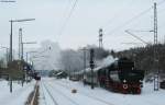 52 7596 der Efz mit dem DPE 91645 (Rottweil-Triberg) bei der Durchfahrt St.Georgen(Schwarzw) 27.12.10