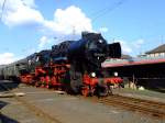 
52 8137-0 der Eisenbahnfreunde Betzdorf fährt am 04.Sep.2010 in Siegen mit Charterzug ins heimische BW ein. Die Lok war eine der letzten Normalspur-Dampfloks der DB (bis Nov. 1994).