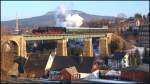 Am 26.02.2011 ist der Sonderzug mit 52 8079 von Cranzahl nach Chemnitz und dann weiter nach Berlin schon wieder auf der Strecke, hier gesehen ber den Dchern des kleinen Ortes Cranzahl im flachen Licht des Sptnachmittags. 