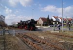 52 8154-8 auf der  Burgenlandrunde  am Bahnbergang B91 in Theien,Richtung Zeitz fahrend,20.3.2011