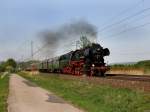 Die 52 8195 mit einem Sonderzug nach Nrnberg am 24.04.2011 unterwegs bei Kersbach. 