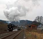 
Die Betzdorfer 52 8134-0 am 27.11.2011 auf Nikolausfahrt, zwischen Betzdorf/Sieg und Würgendorf. Hier kommt sie von Betzdorf und durchfährt den Bf Herdorf.