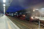 52 8177-9 Dampflokfreunde Berlin mit einem Dampfsonderzug  Volldampf zum Weihnachtsmarkt nach Potsdam  wartet im Potsdamer Hbf auf die Rckfahrt nach Berlin-Lichtenberg.