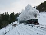 52 7596 und V100 2335 mit DPE 32837 (Karlsruhe Hbf - Villingen(Schwarzw)) am 7. Januar 2012 beim Hohnen.