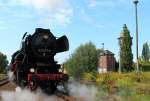  Else  macht Dampf. Die  52 8177-9 der Dampflokfreunde Berlin-Schneweide beim 9. Berliner Eisenbahnfest im Bw Berlin-Schneweide am 08.09.2012.