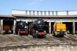 22 047, 52 8089-6 und 106 078-9 vor dem groen Rundschuppen am 16.09.2012 im Bw Falkenberg Oberer Bahnhof. Das Gelnde dient nur zur Aufbewahrung von Fahrzeugen und ist nur an wenigen Tagen im Jahr zugnglich. 