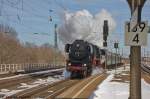 52 8177-9 Dampflokfreunde Berlin e. V. mit dem Dampfsonderzug  Stassfurt – Dampflokfest in Sachsen-Anhalt  von Berlin-Schneweide nach Stassfurt Leopoldshall, bei der Durchfahrt in Magdeburg-Neustadt. 23.03.2013