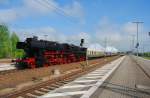 Am Zugschluss des Sonderzuges nach Bad Ksen, die Leipziger 52 8154-8. (19.05.2013)