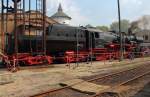 Bahnbetriebswerkstimmung pur, die 52 8131-6 der WFL auf der Ausschlackgrube, Besandungsanlage, Wasserturm und ...