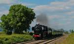 31.05.2014, vierter Tag von insgesamt fünf des Dampfspektakels 2014 in der Region Pfalz-Rhein-Neckar. 52 8134 zieht hier einen Sonderzug von Lambrecht nach Landau. Hier befindet sich das Gespann zwischen Neustadt(Wstr) & Maikammer/Kirrweiler. 31.05.2014 