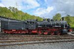 Die 1915 gebaute G�terzugdampflokomotive 055 345-3 wird hier w�hrend der Museumstage vor dem Ringlokschupen des Bochumer Eisenbahnmuseums pr�sentiert. (April 2026)