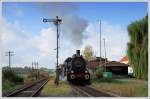 57 2770 (=GEG-Lok 657.2770) mit einem Fotogterzug von Mhldorf nach Frstenzell am 17.10.2008 bei der Ankunft in Sulzbach am Inn.