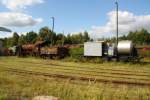 Die ex CFL 50.764 (ehemals preuische G10, Reichsbahn BR 57) und der  Auftauwagen  standen am 12.09.09 im ehemaligen BW Falkenberg oberer Bahnhof.