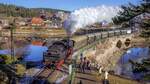 58 311 mit einem Museumszug der IG 3-Seenbahn als Winterdampf auf der Dreiseenbahn in Richtung Titisee. Aufgenommen am 29.12.2025 am Schluchsee.