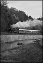 UEF 58 1111 (NVR: 90 80 0058 311-6 D-UEF) am 18.04.2026 mit dem GleisGlück-Sonderzug DZ 88724 Chemnitz - Schlettau - Chemnitz. Die 1921 gebaute Dampflok (MBG - Maschinenbau-Gesellschaft Karlsruhe, Fabriknummer: 2153) war auf ihrer ersten Erzgebi ...