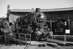58 261 auf der Drehscheibe - 58 261 aus dem Verkehrsmuseum Dresden ist dauerhaft ausgeliehen an das Sächsische Eisenbahnmuseum. Zur Fotoveranstaltung am 12.03.2022 trug die Lok die Nummer der baugleichen Maschine 58 1800 des Bw Aue, welche im Frühjahr 1985 im Bw Zwickau zerlegt wurde.