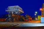 Blaue Stunde im S�chsischen Eisenbahnmuseum Chemnitz-Hilbersdorf - 50 3628 und 58 261 unter dem Kohlebunker, 13.02.2022