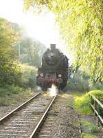 58 311 zum Jubilum 125 Jahre Lautertalbahn auf dem Weg nach Lauterecken-Grumbach in Hirschhorn.